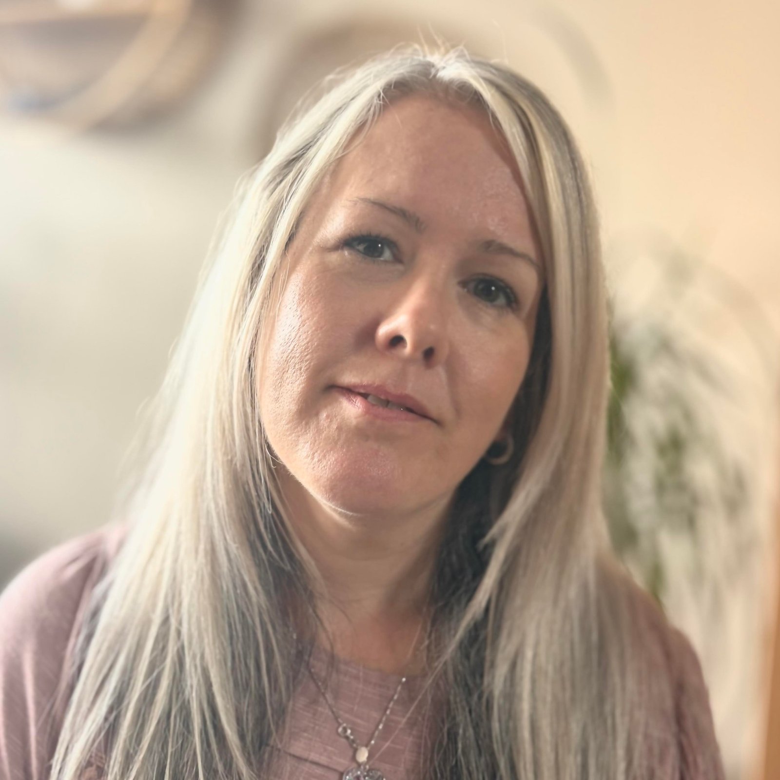 laura heslop headshot